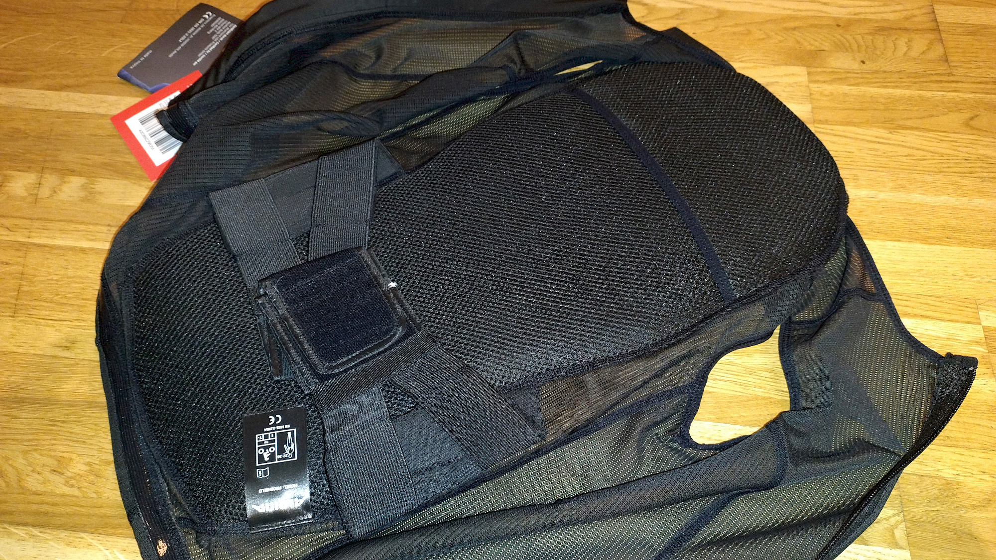 Passform der ALPINA Proshield Junior Vest am Kind