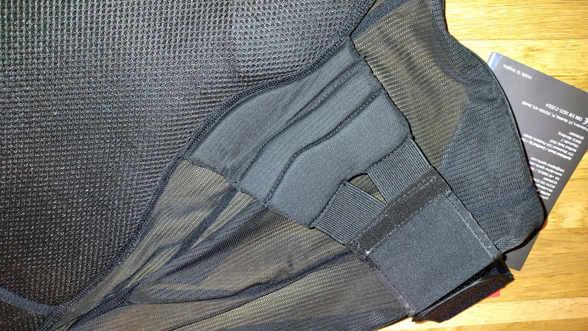 Seitenpolster und Hüftschutz der Weste