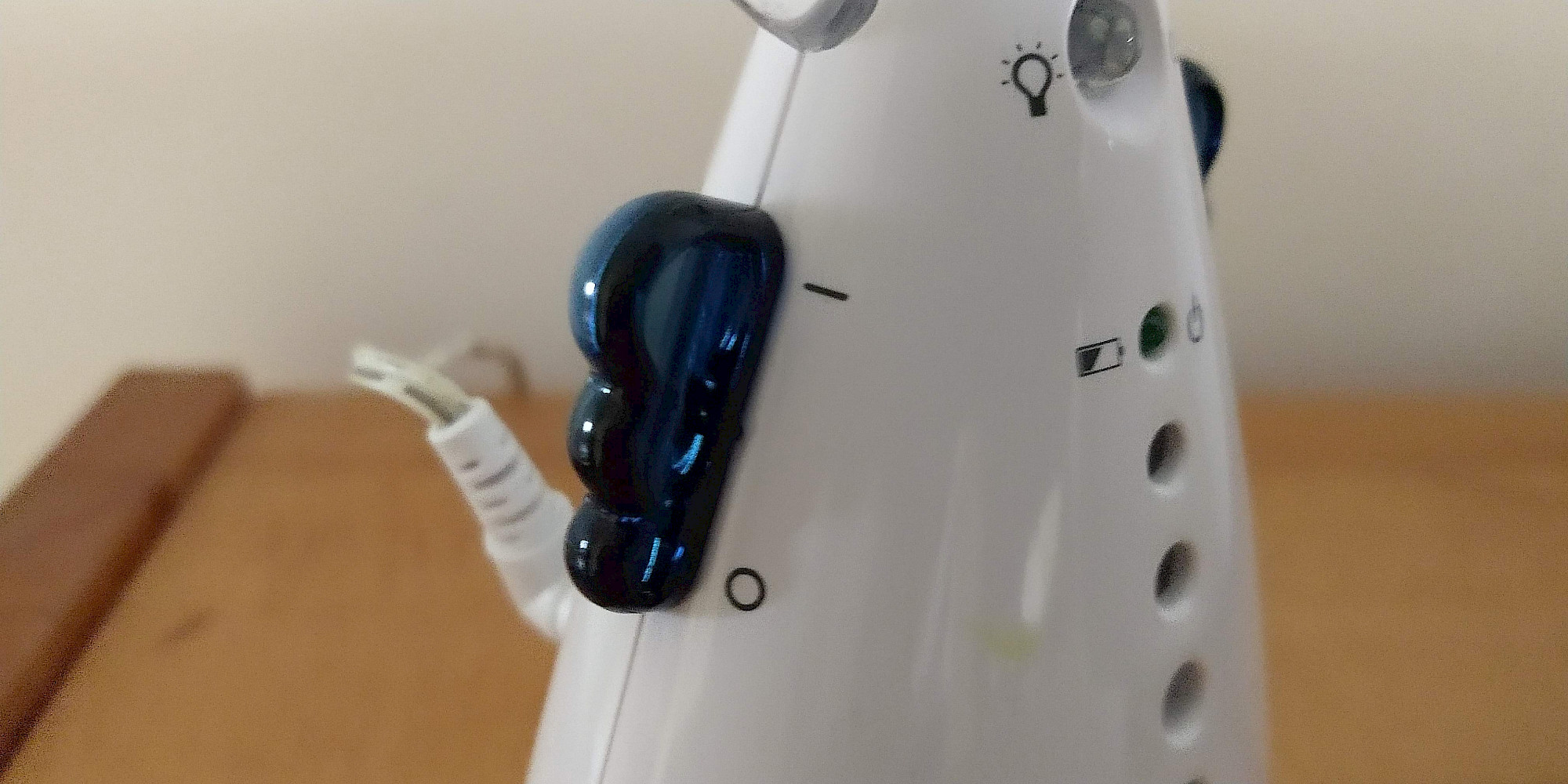 Display der Angelcare Elterneinheit nach jahrelangem Einsatz