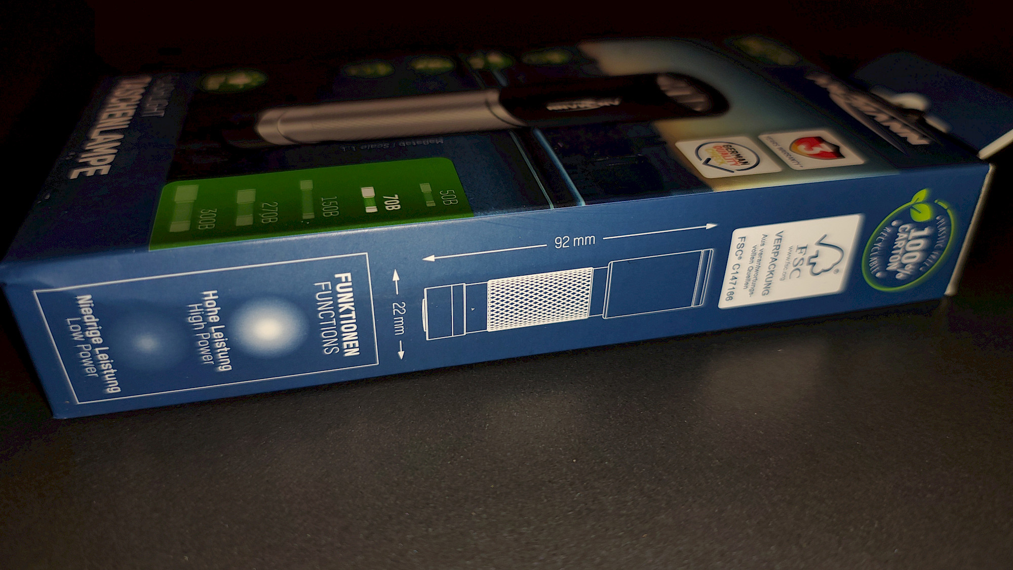 Größenvergleich der ANSMANN Taschenlampe