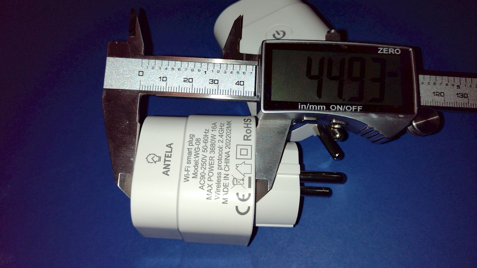 Höhenmessung: 45 mm Überstand aus der Steckdose