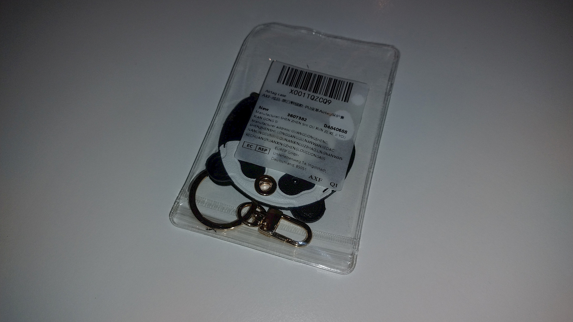 AXFEE Panda AirTag Schutzhülle ausgepackt