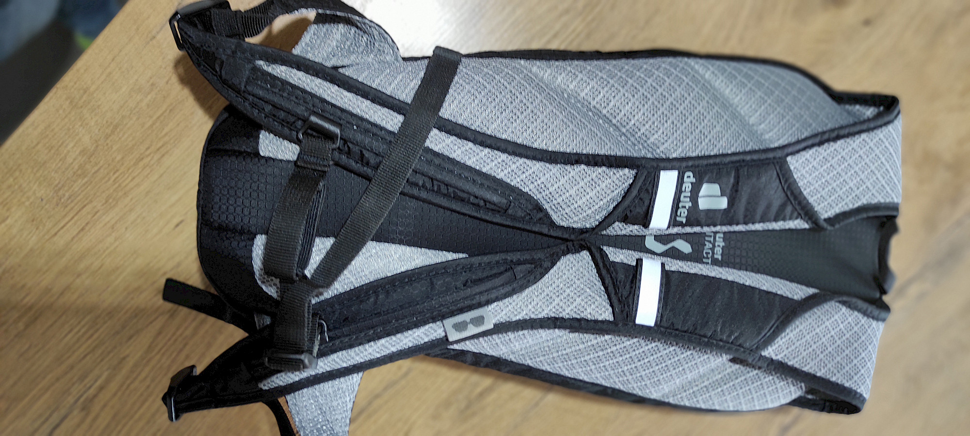 Deuter Road One Trägersystem und Brustgurt