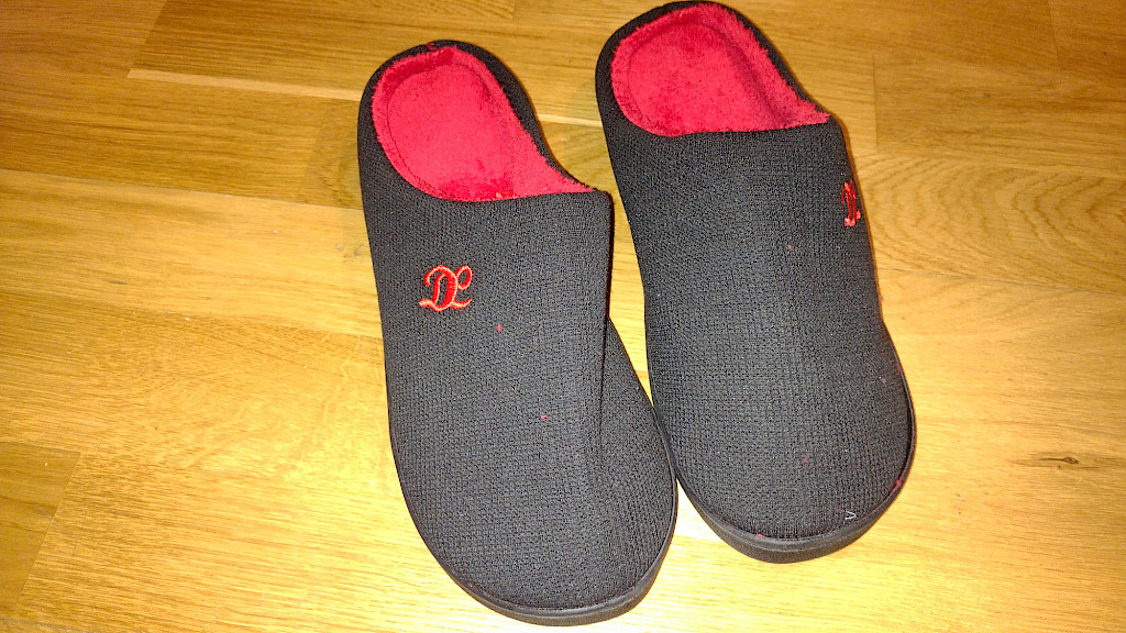 DL Hausschuhe Herren aus Rückstellschaum im Test 2025