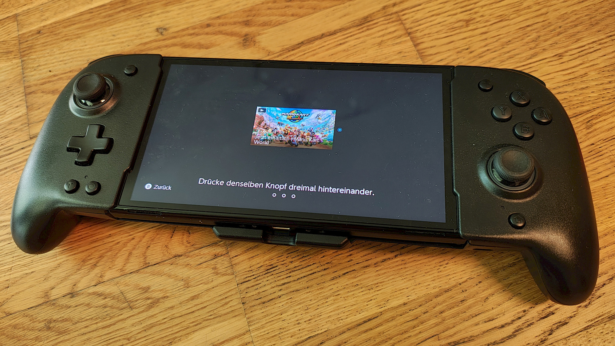 Rückseite des Elegamefy Switch Controllers mit Griffen