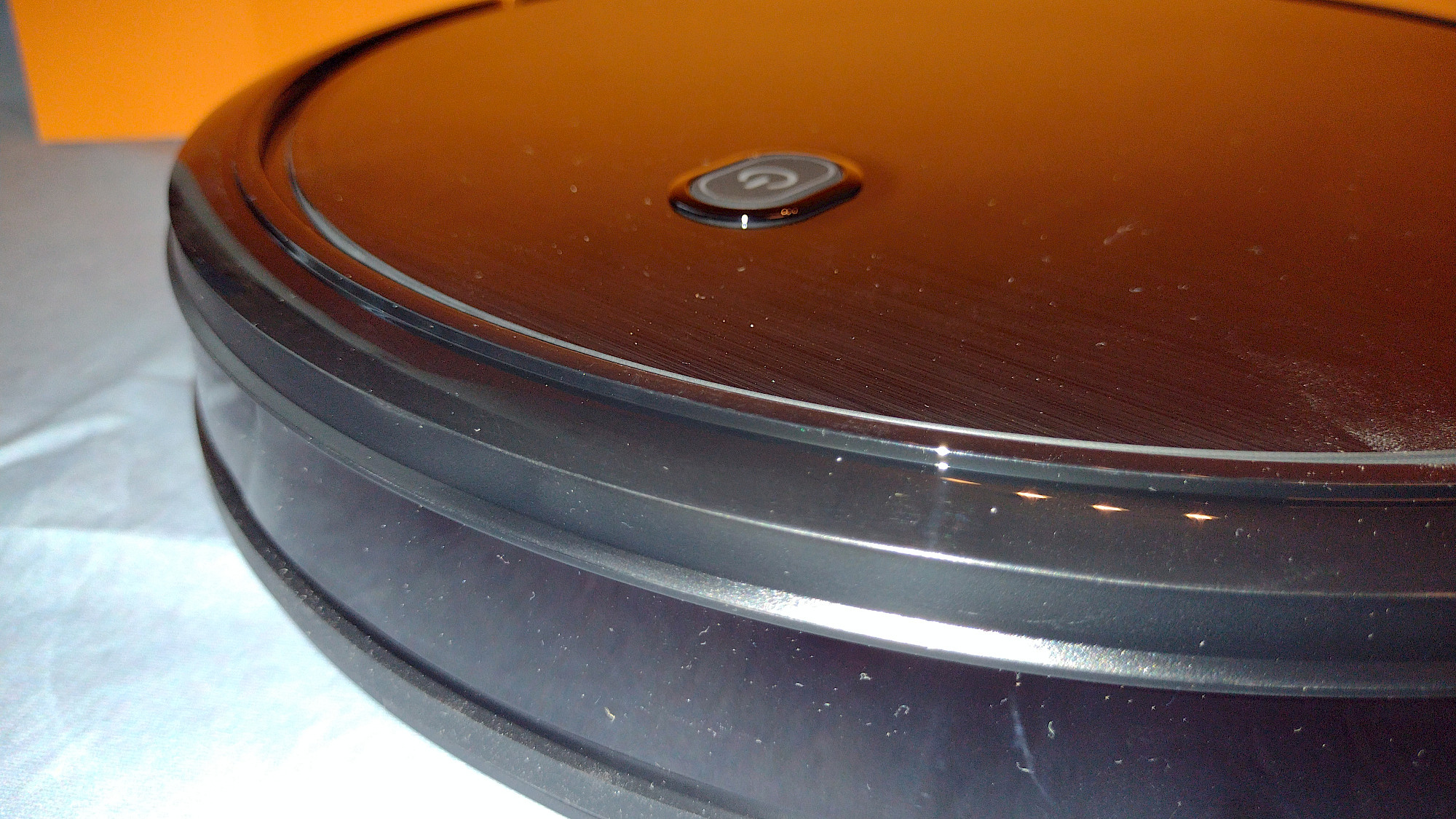 eufy RoboVac 11S – Oberseite mit Power-Taste