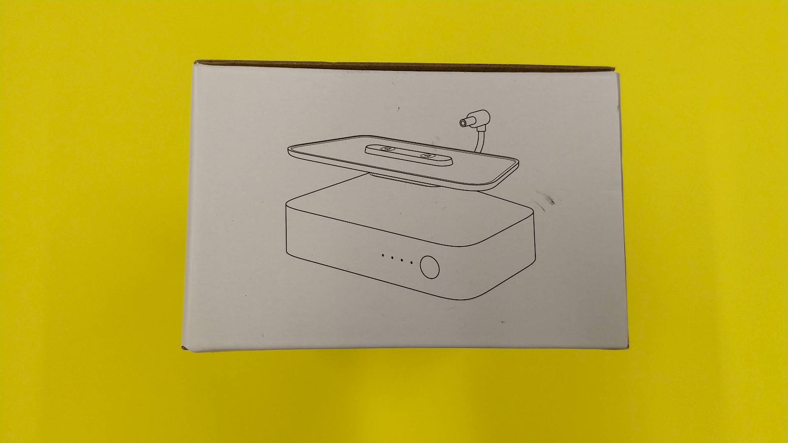 Echo Show 5 auf der GGMM ES5 Akkustation im Betrieb