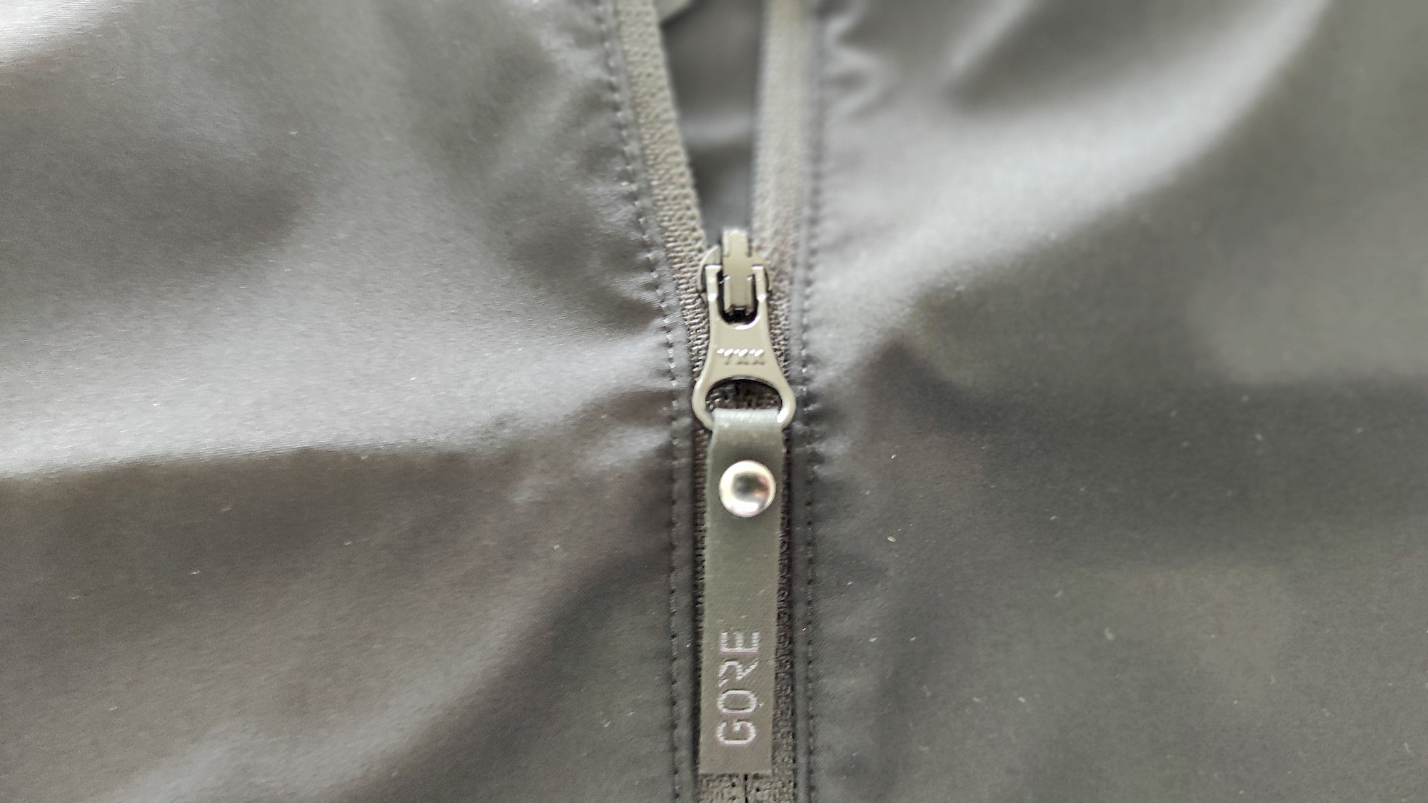 Einhändig bedienbarer Reißverschluss der Spirit Weste