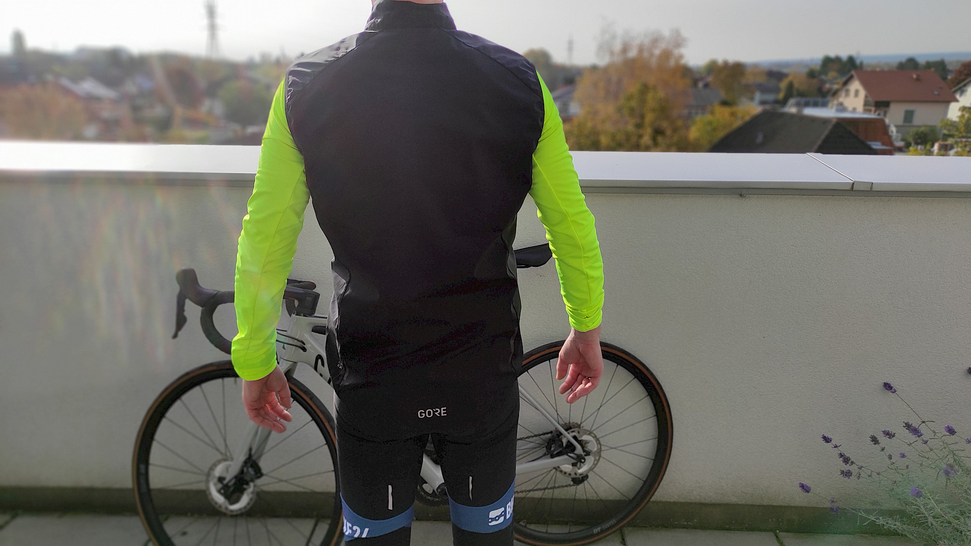 Rückansicht der GORE WEAR Spirit Weste – keine Rückentasche vorhanden