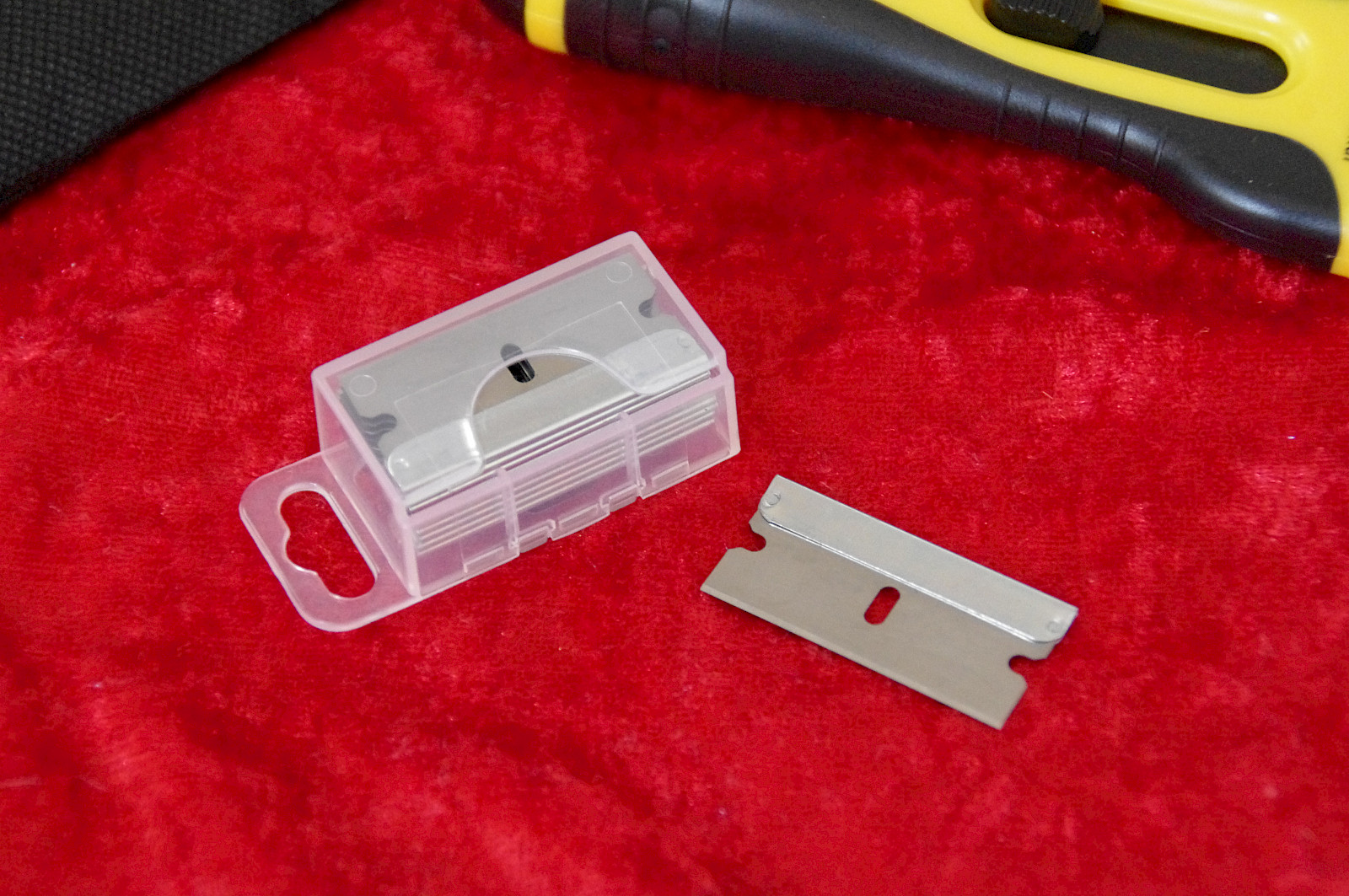 Klingenaufbewahrung im Griff – 4 versteckte Ersatzklingen