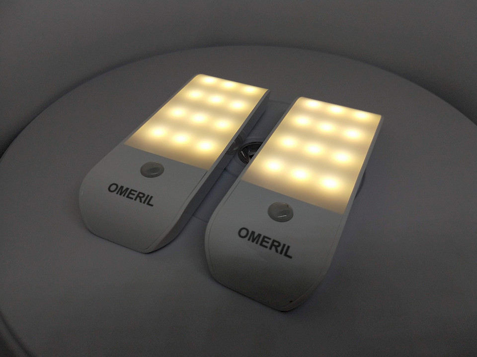 Omeril LED Nachtlicht – Vorderansicht mit LEDs