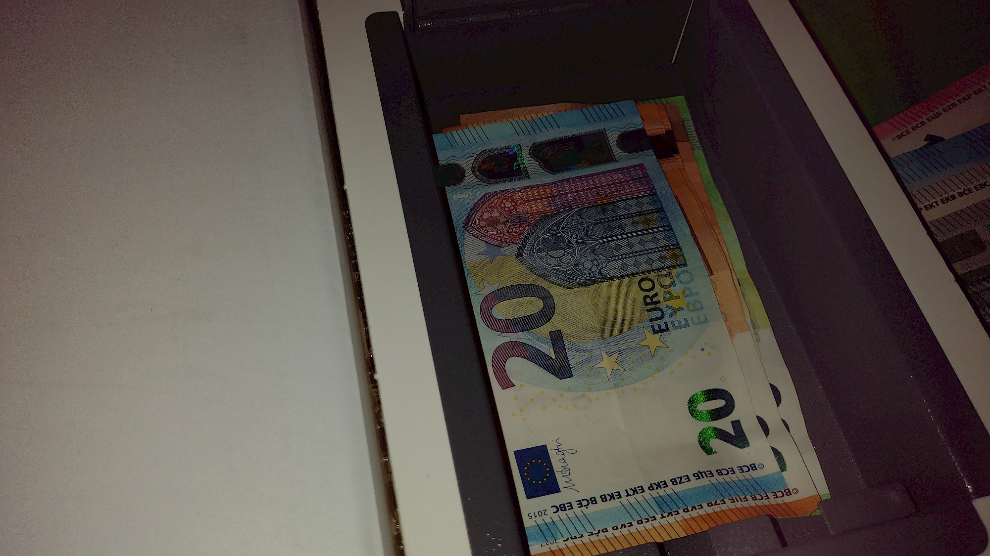 Book Safe – Geldscheine im Versteck