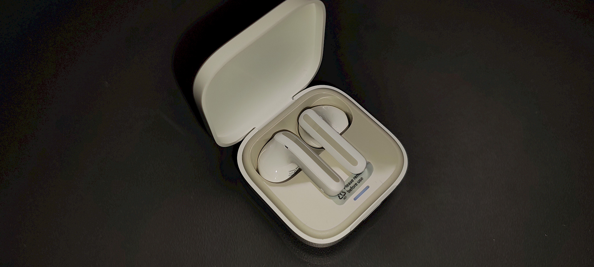 Ladecase der Redmi Buds 6 Active geöffnet