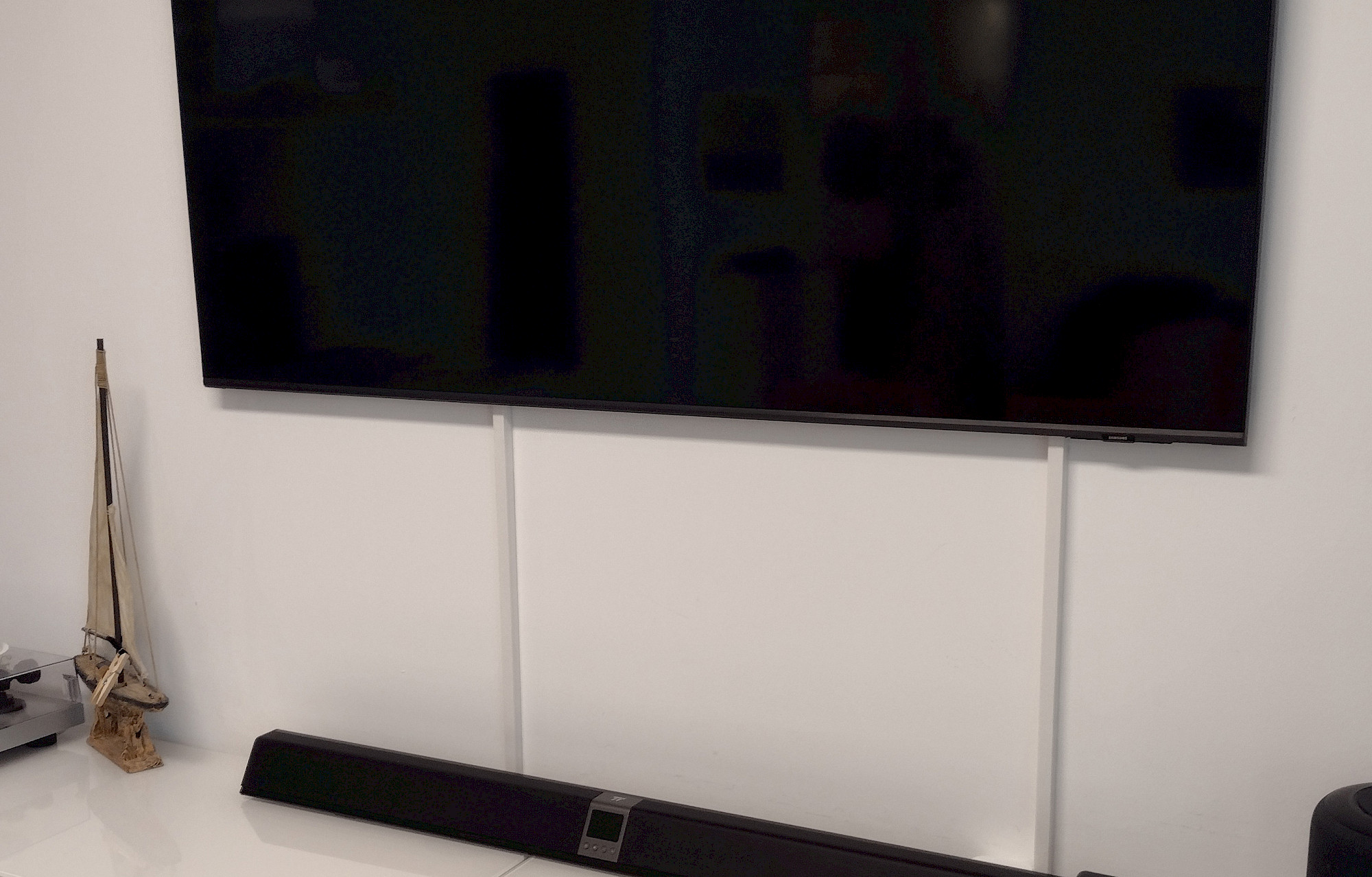 Samsung TV montiert mit Slim Fit Wandhalterung