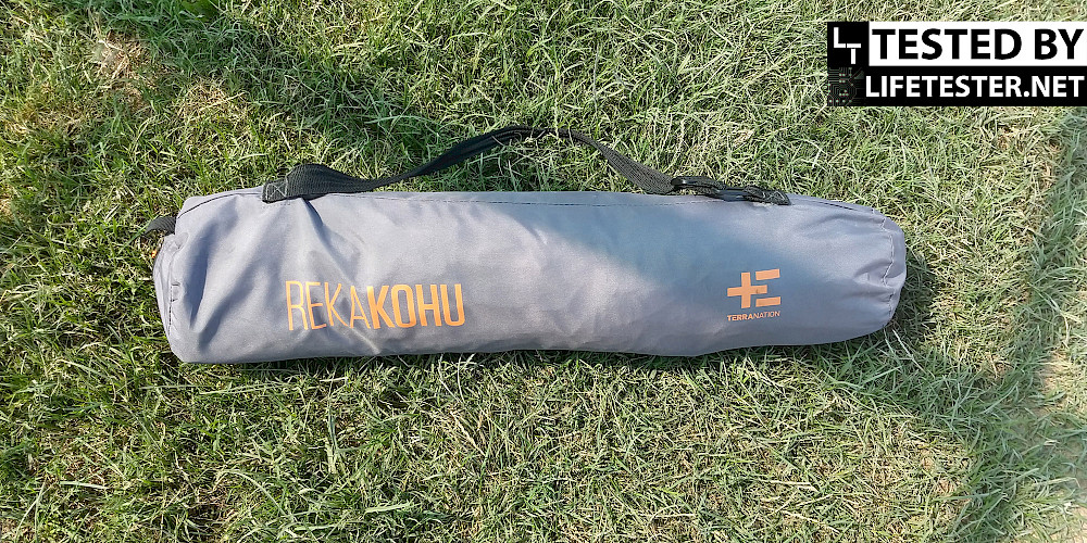 Terra Nation Reka Kohu aufgebaut am Strand