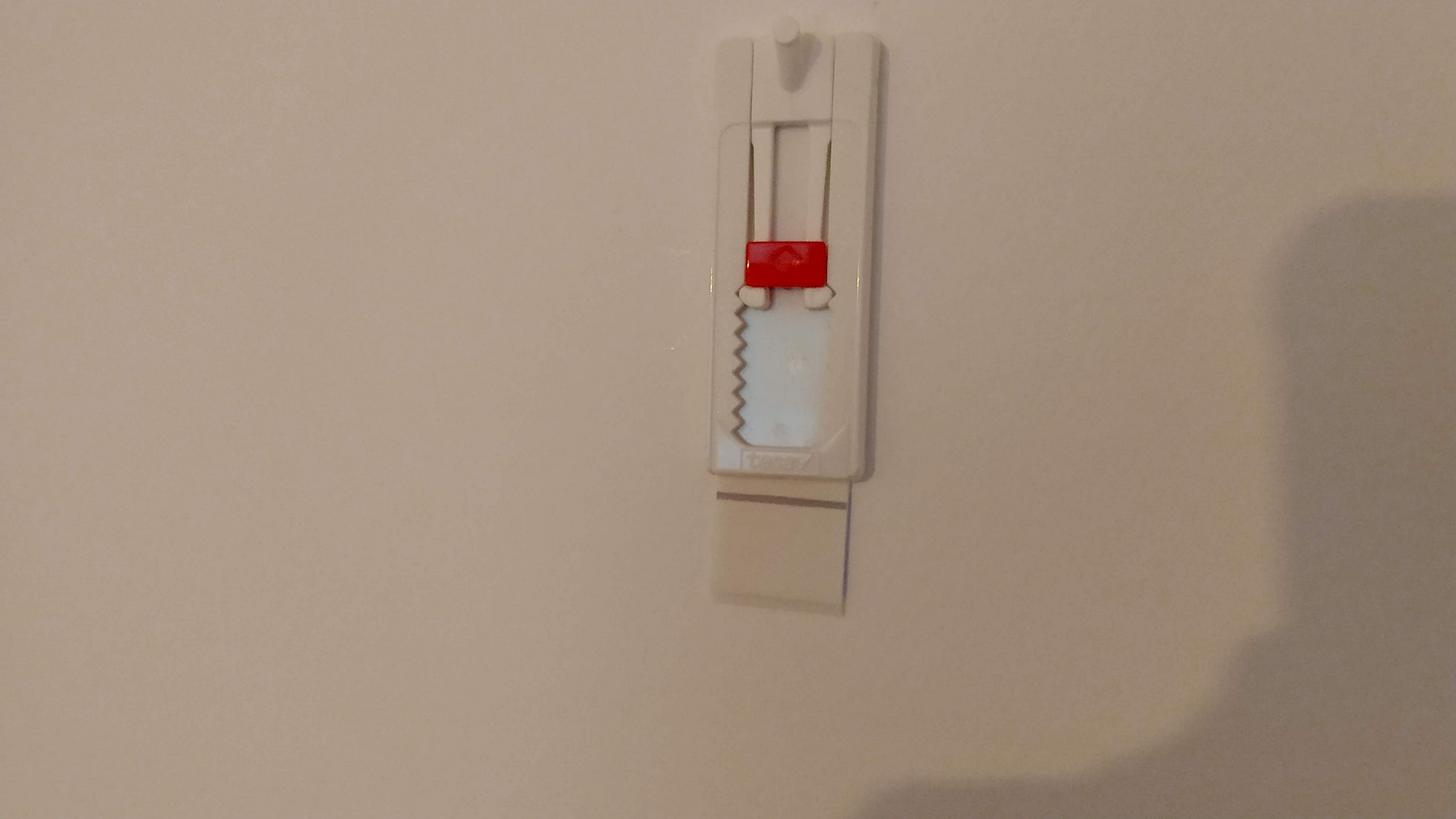 tesa Klebenagel – Bilderrahmen hängt sicher