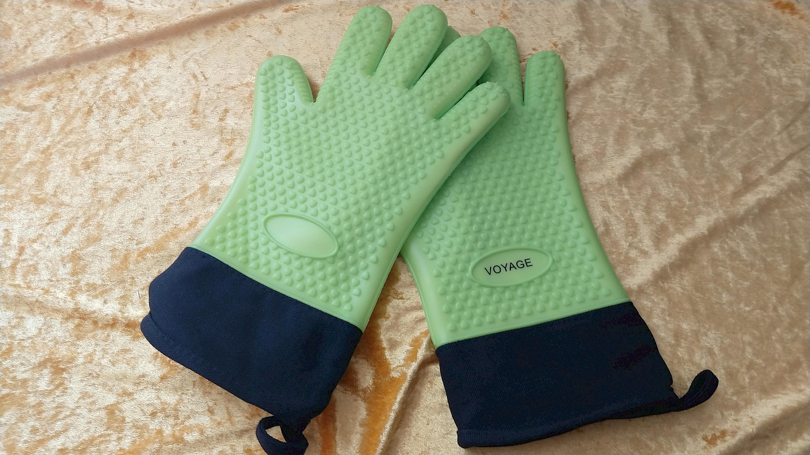 Passform der VOYAGE Ofenhandschuhe mit Unterarmschutz