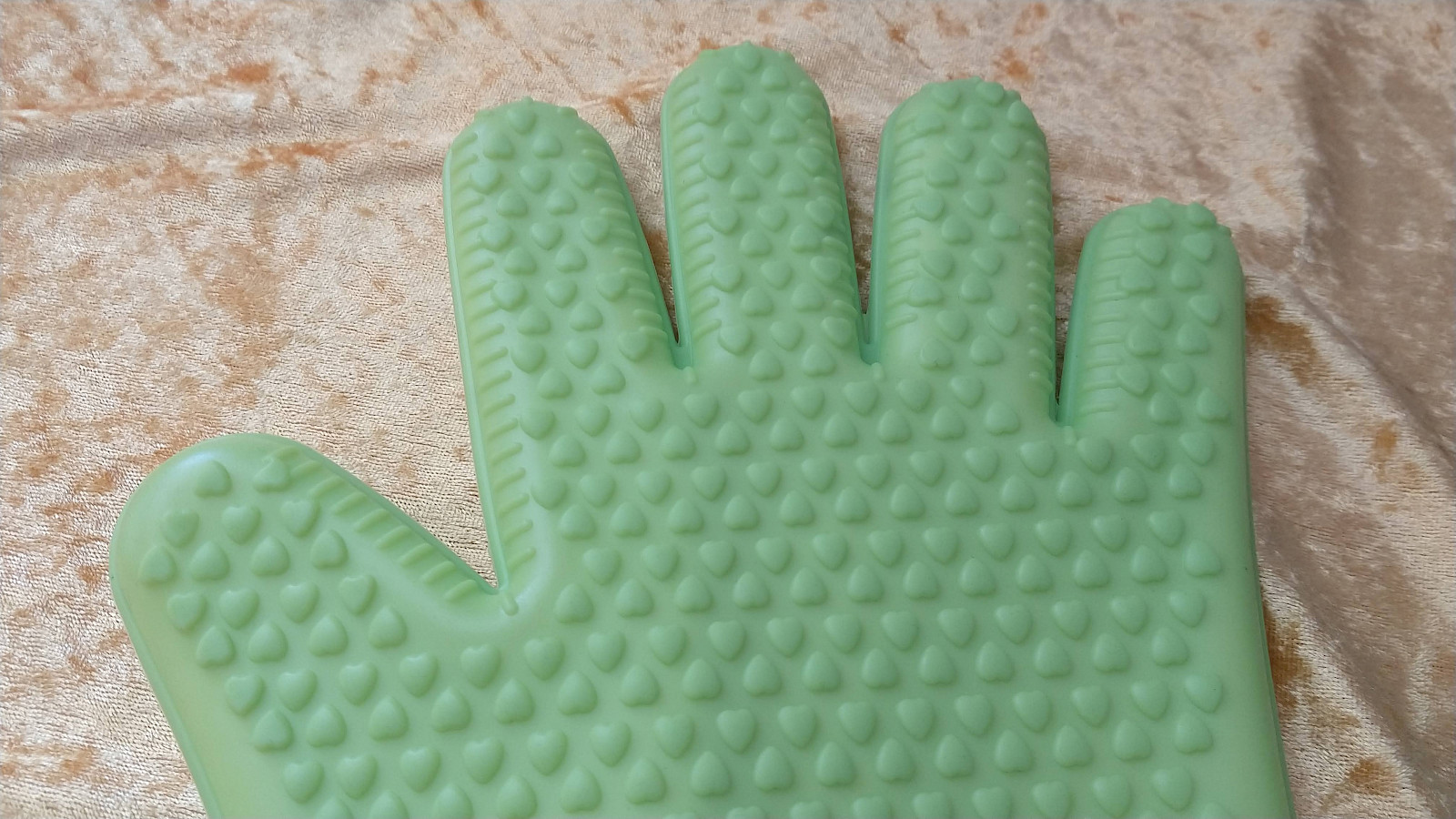 VOYAGE Ofenhandschuhe im Praxistest am Backofen